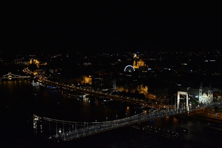 Budapest esti fényei 