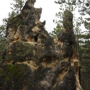 Pilisborosjenői Jenői-torony fülkés szikla